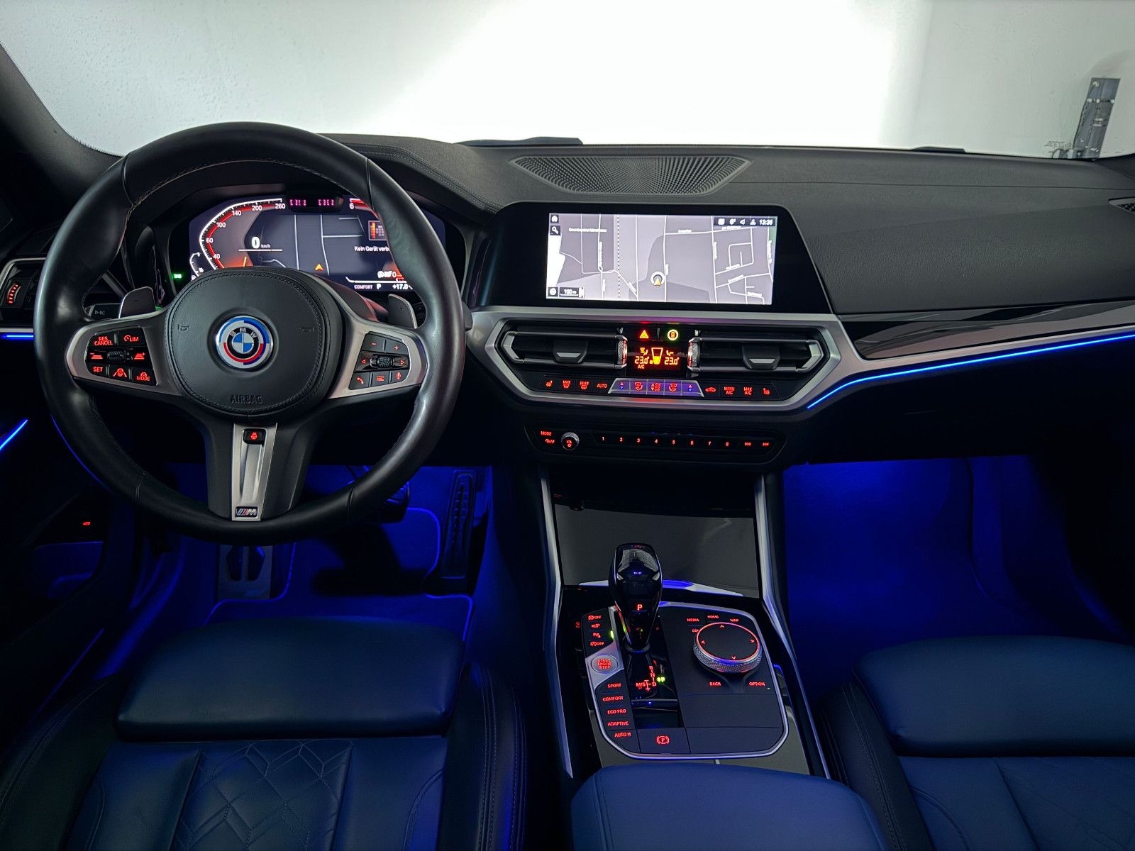 Fahrzeugabbildung BMW 330 d xDrive M SPORT/360*/ACC/HuD/LASER/DE FZG