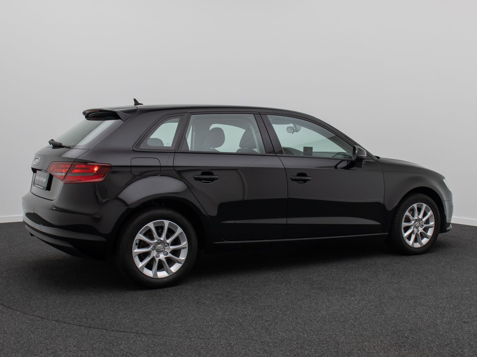 Fahrzeugabbildung Audi A3 Attraction PDC KlimaAut HiFi Sitzheizung LM