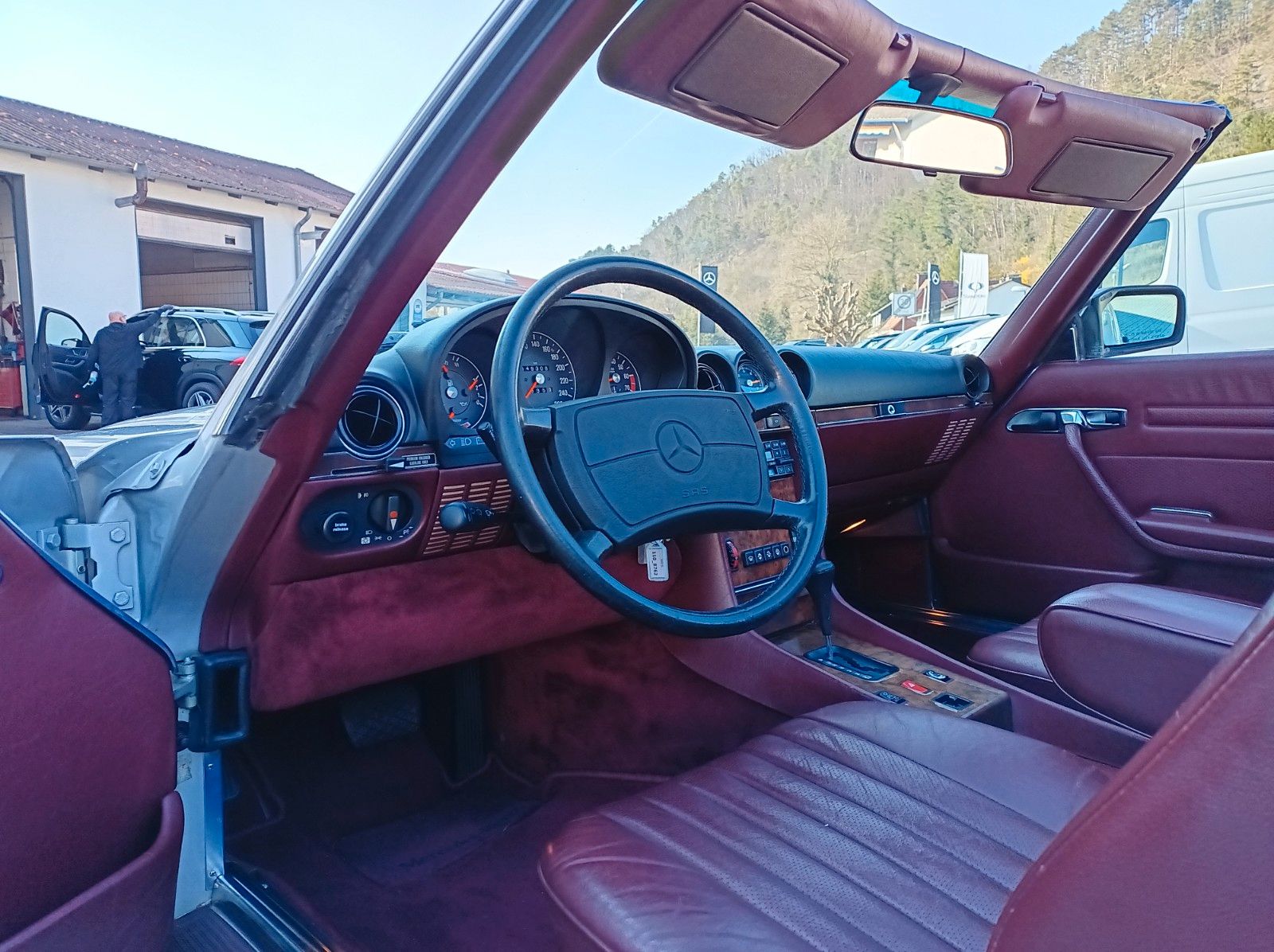 Fahrzeugabbildung Mercedes-Benz SL 560+HISTORIE VORHANDEN+HARDTOP+KLIMA