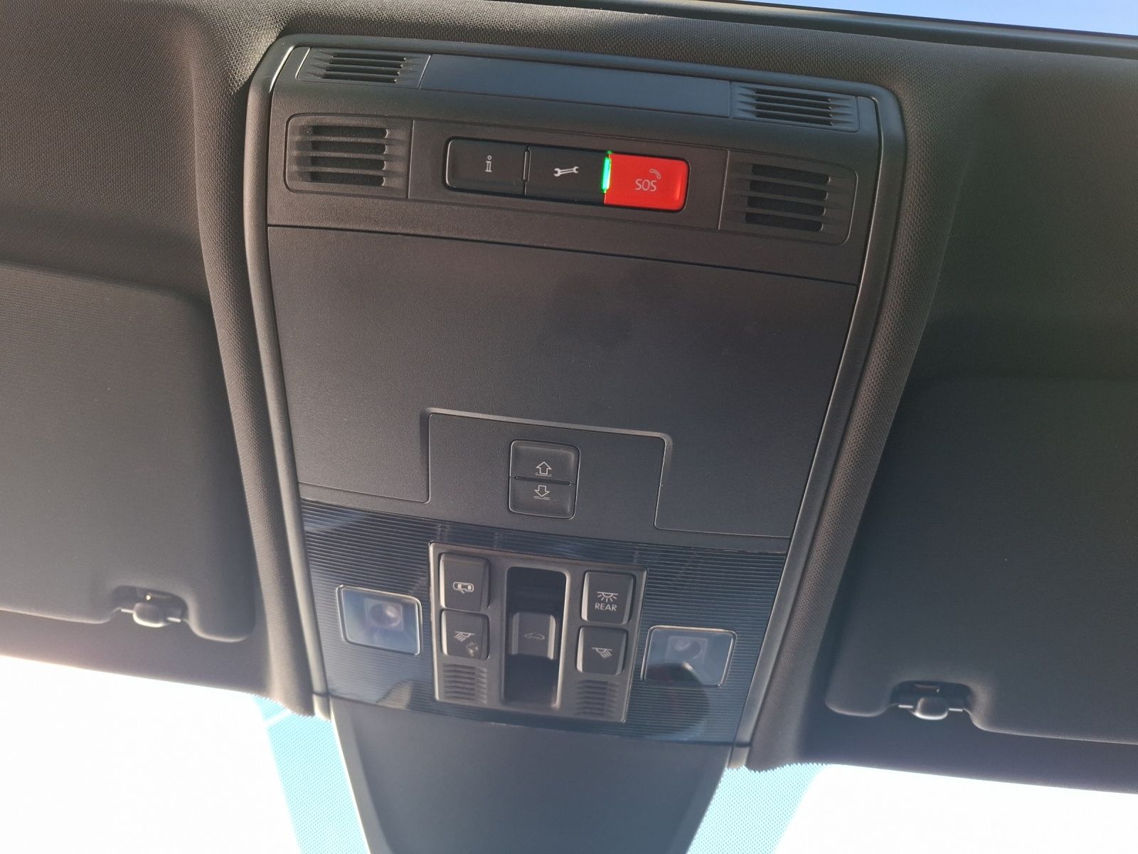 Fahrzeugabbildung Volkswagen Tiguan TSI R-line DSG Matrix Navi AID ACC 360° P