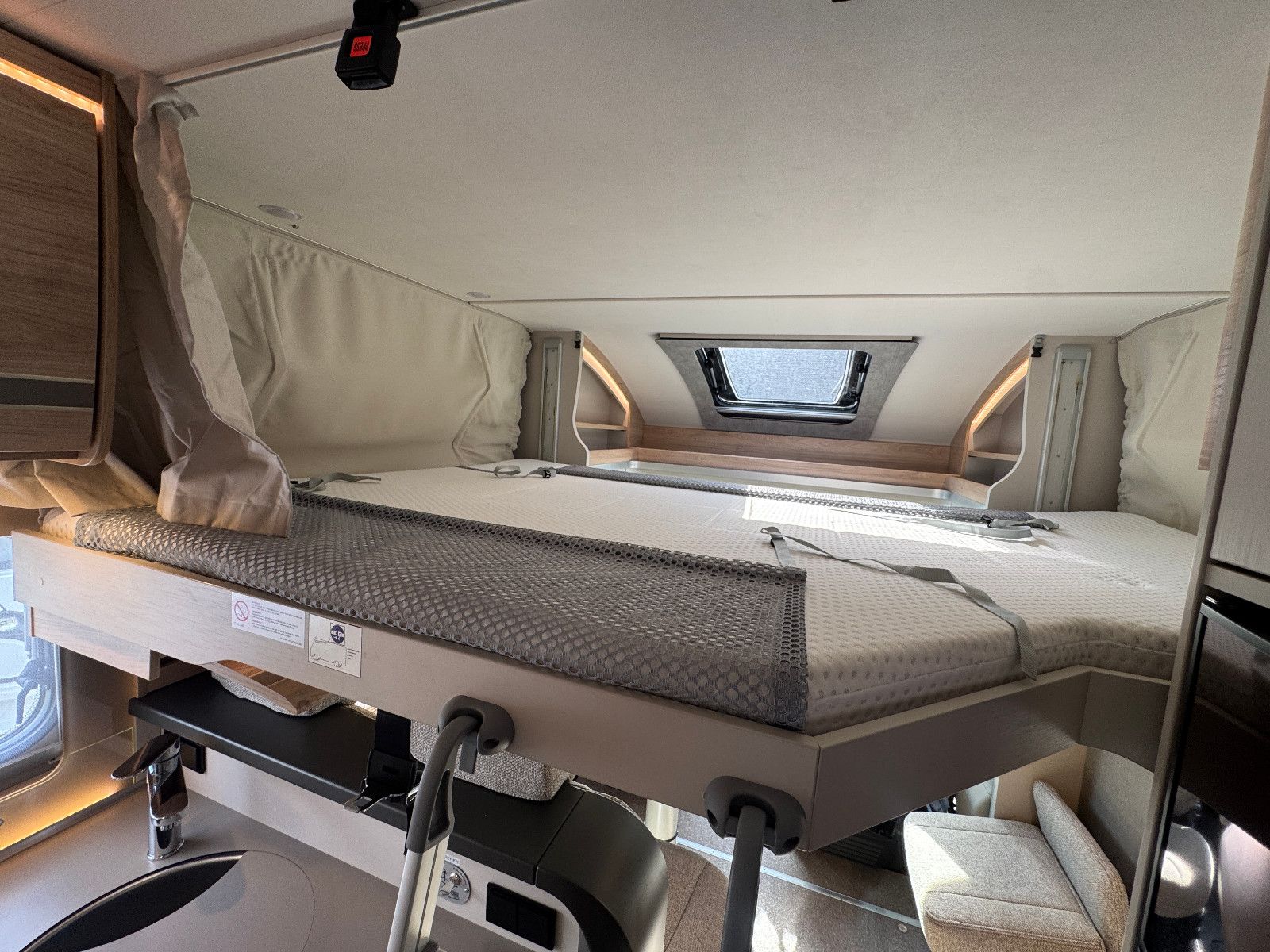 Fahrzeugabbildung Dethleffs PULSE CLASSIC SoMo T 7051 DBM / EB SOLAR 1.HAND