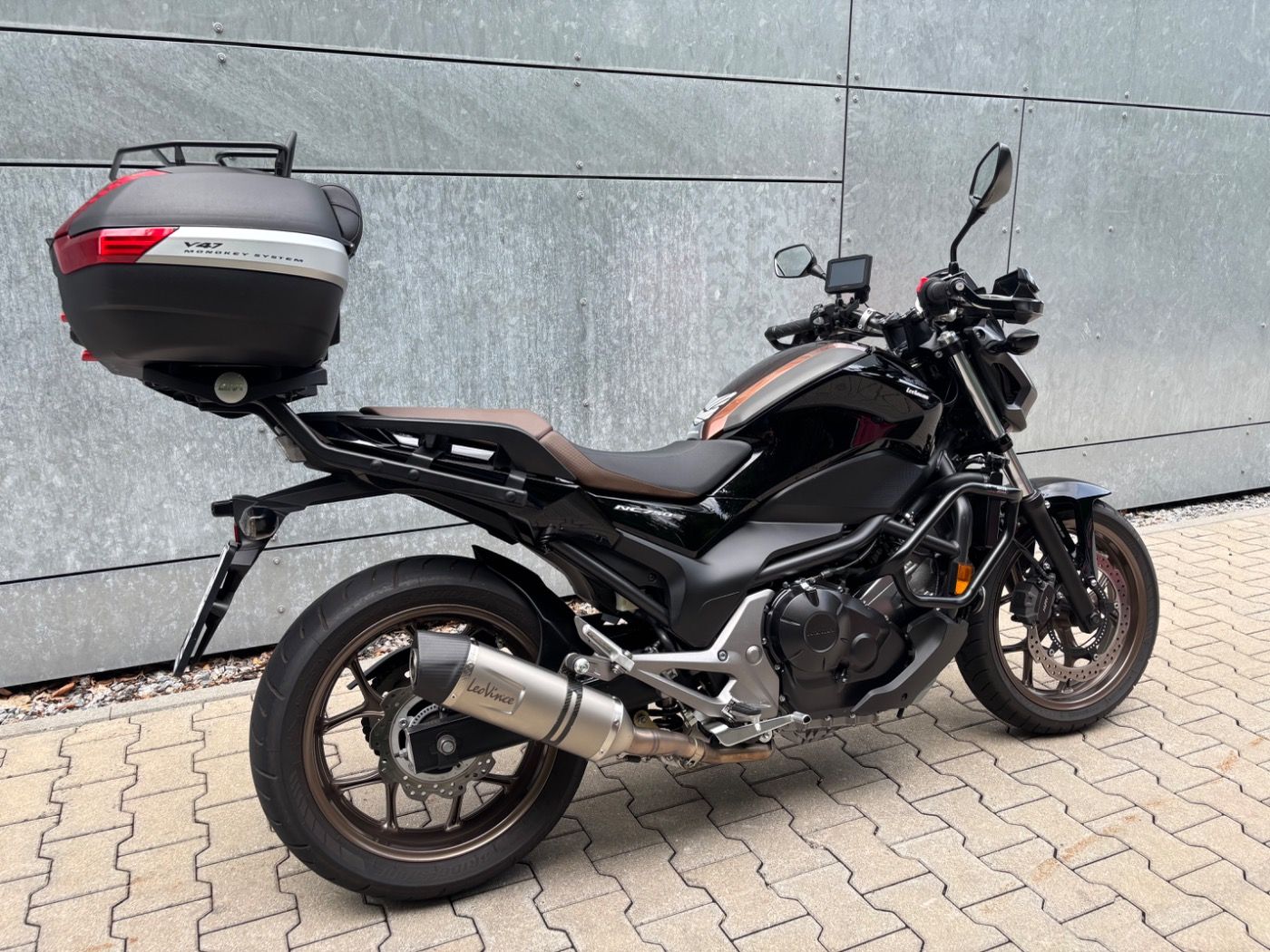 Fahrzeugabbildung Honda NC 750 S ABS mit Tieferlegung Leo Vince Auspuff