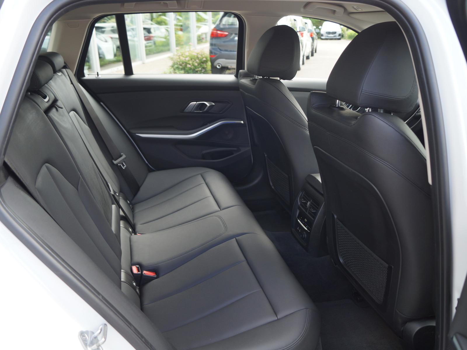 BMW 330i Aut. Tou. Sport Line * Navi * LED * Leder