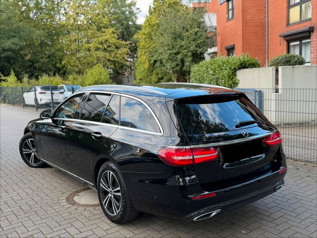 Image of Mercedes-Benz E 220