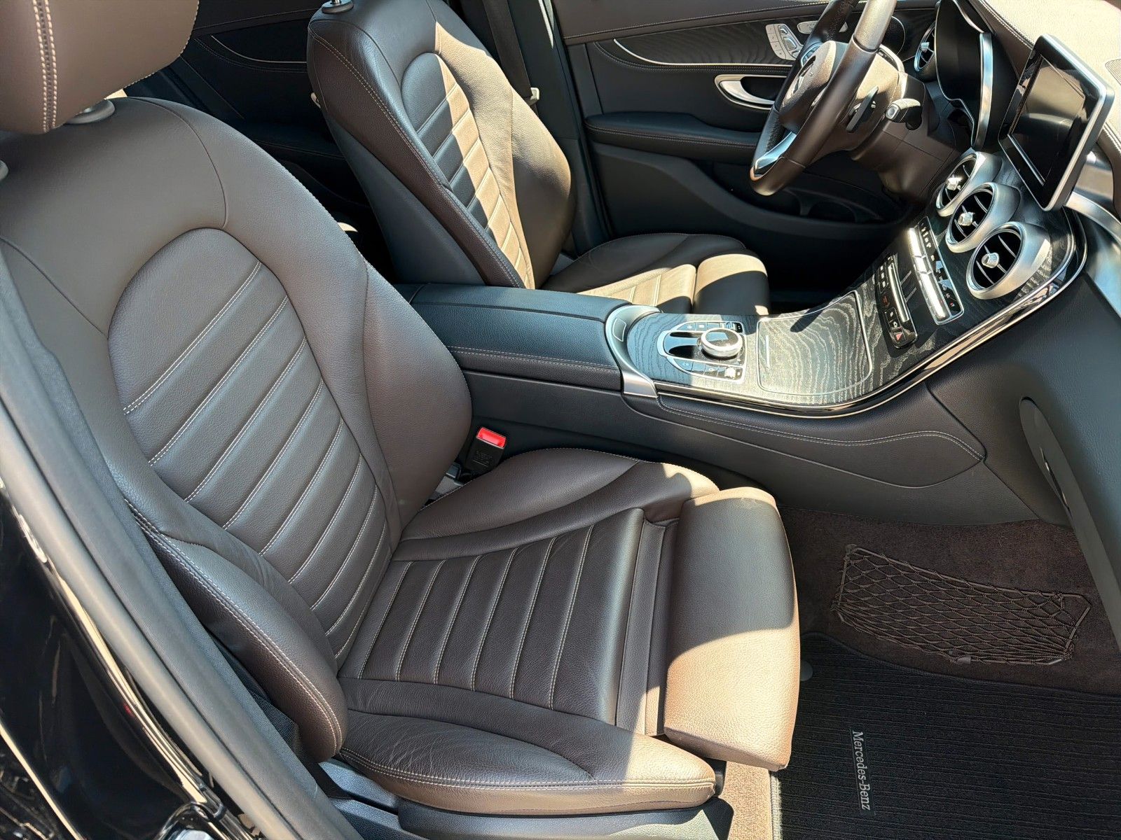 Fahrzeugabbildung Mercedes-Benz GLC 250 d 4Matic Exclusive AHK schwenkbar