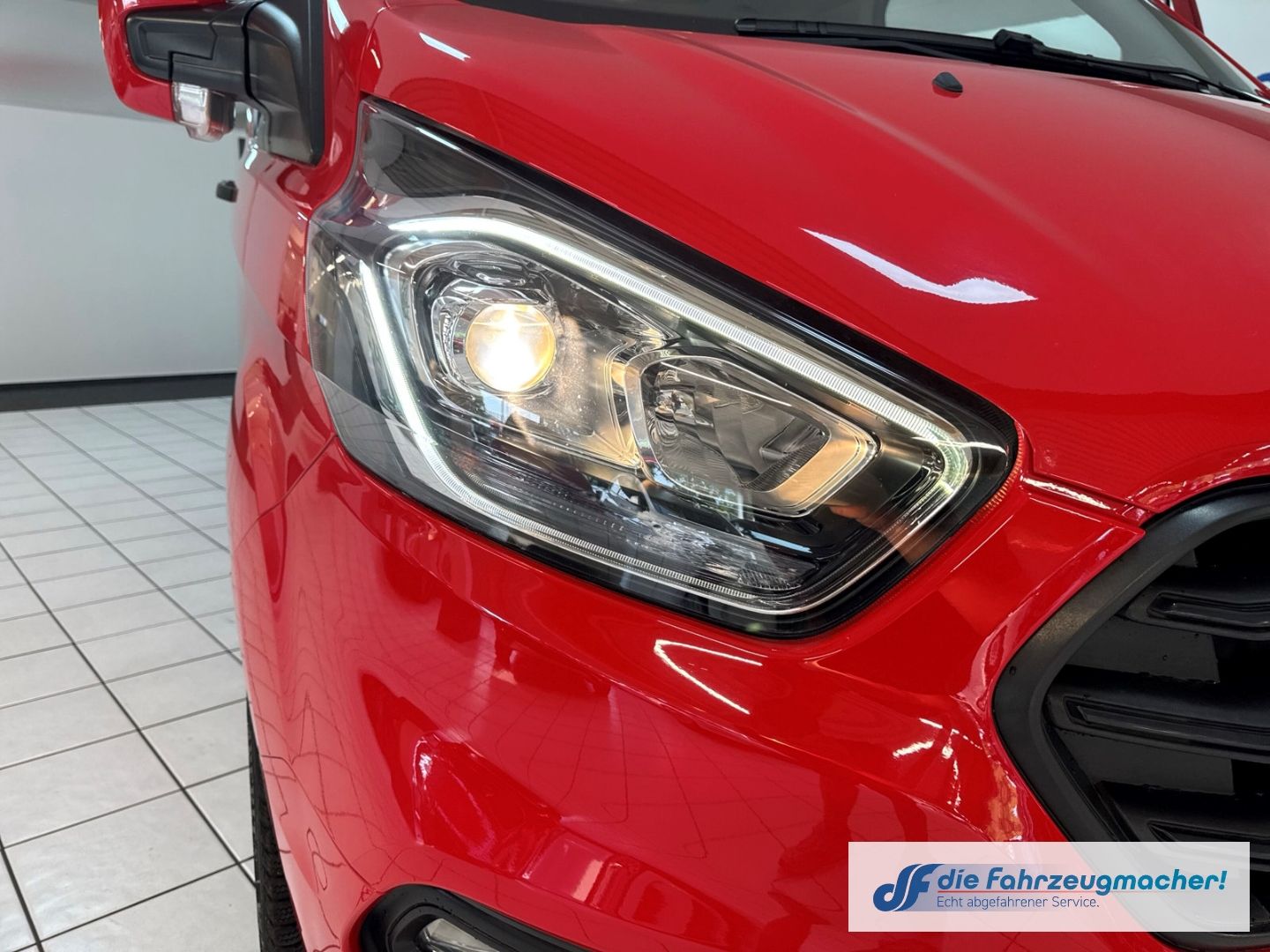 Fahrzeugabbildung Ford Transit Custom 320 L1 Trend 2.0 TDCi 9-sitzer *K