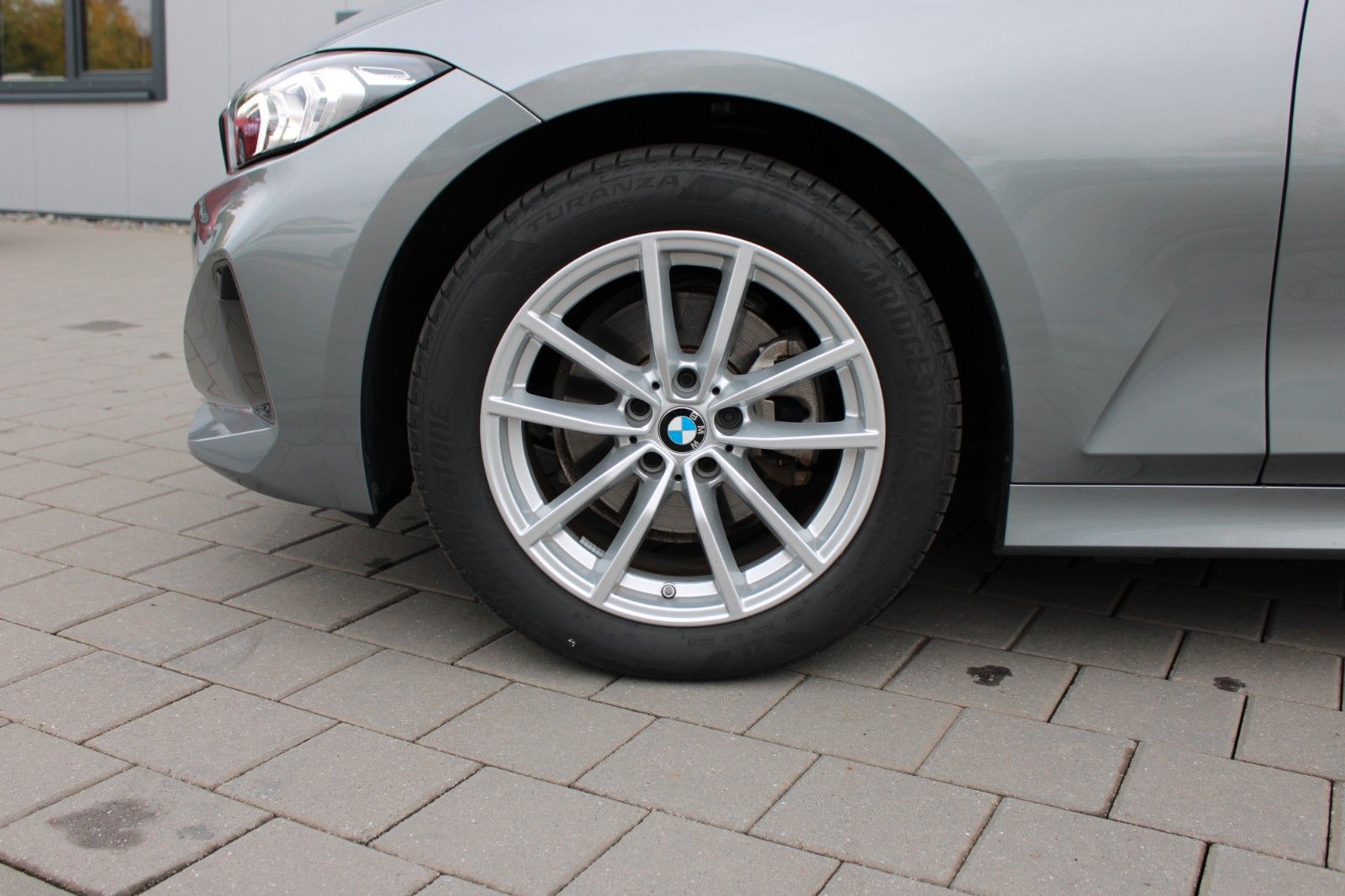 BMW 320 d xDrive Touring NAVI SHZ LED PDC AUT LIVE foto 10