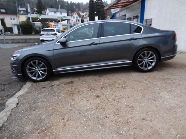 Fahrzeugabbildung Volkswagen Passat/Highline/2xR-Line/LED/Virtual/Kam/Leder/