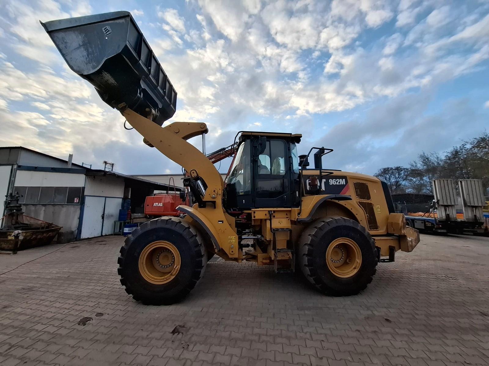 CAT 962M Top!