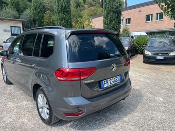 Volkswagen Touran - 8
