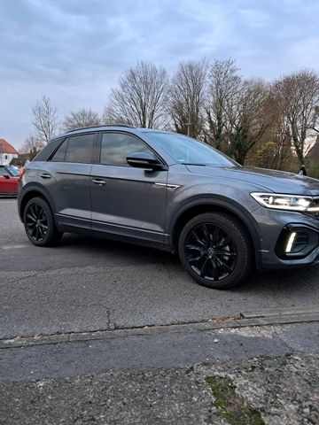 Volkswagen T- roc R- line 1.5 l DSG AHK Pano Matrix T...