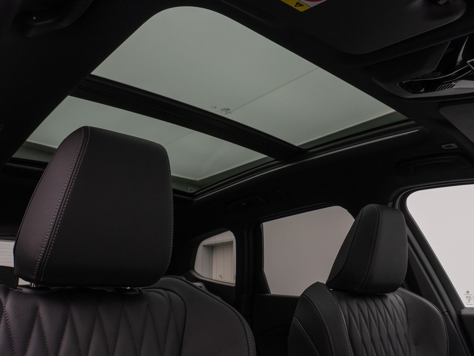 Fahrzeugabbildung BMW iX1 xD30 M Sport Pro Panorama 360°HUD DAB H/K