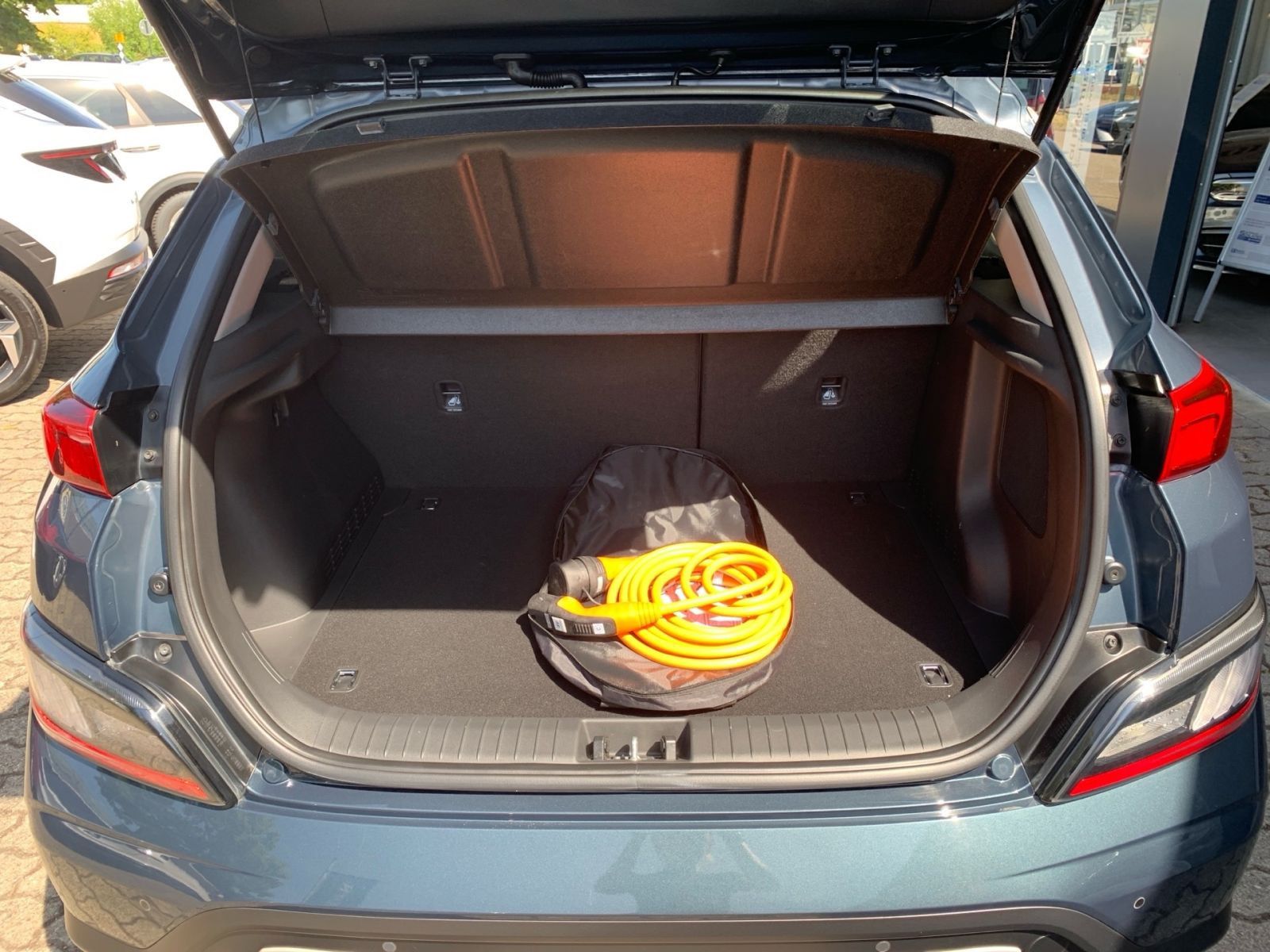 Fahrzeugabbildung Hyundai KONA Trend Elektro 64 kWh Navi Assistenz-Pak. 1H