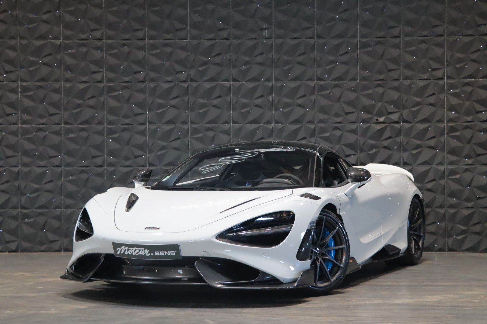MCLAREN 765LT