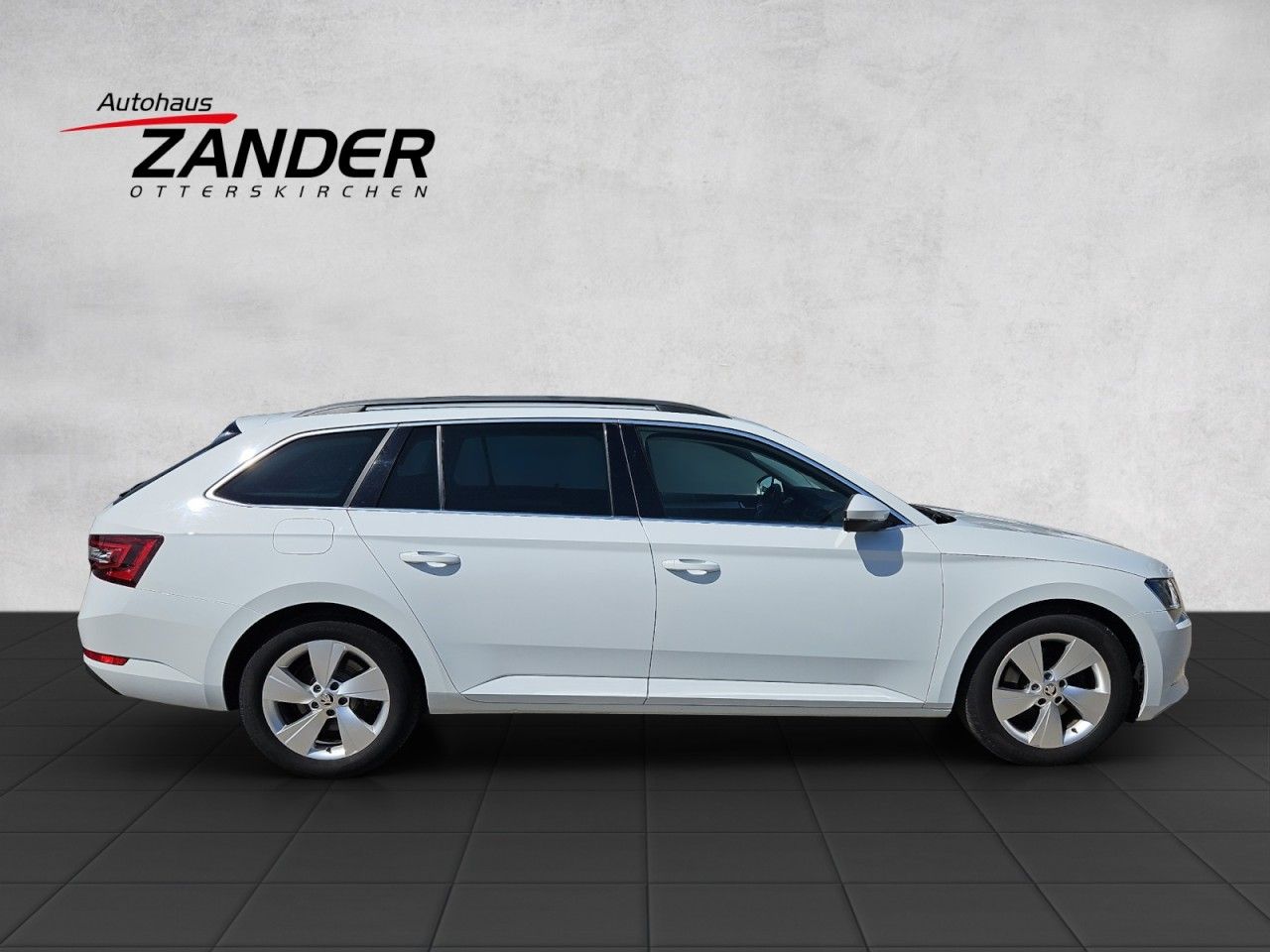Fahrzeugabbildung SKODA Superb Combi Ambition 4x4,DSG,AHK,el.Heckklappe