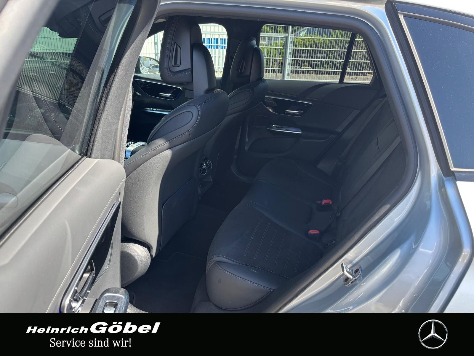 Fahrzeugabbildung Mercedes-Benz GLC 200 4M AMG*AHK*AMBIENTEBEL*WINTER-PAKET*