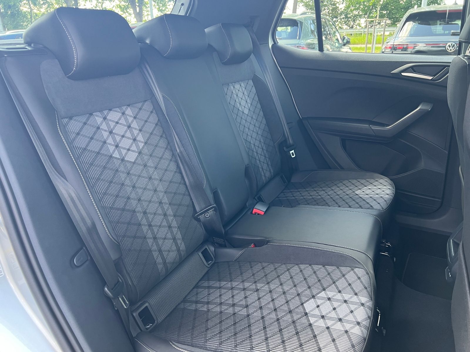 Fahrzeugabbildung Volkswagen T-Cross R-Line 1.5 TSI DSG *AHK, IQ.LIGHT, ACC,