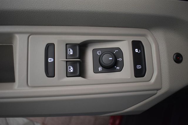 Multivan KÜ 1.5 TSI OPF 100 kW DSG TEMPO PDC