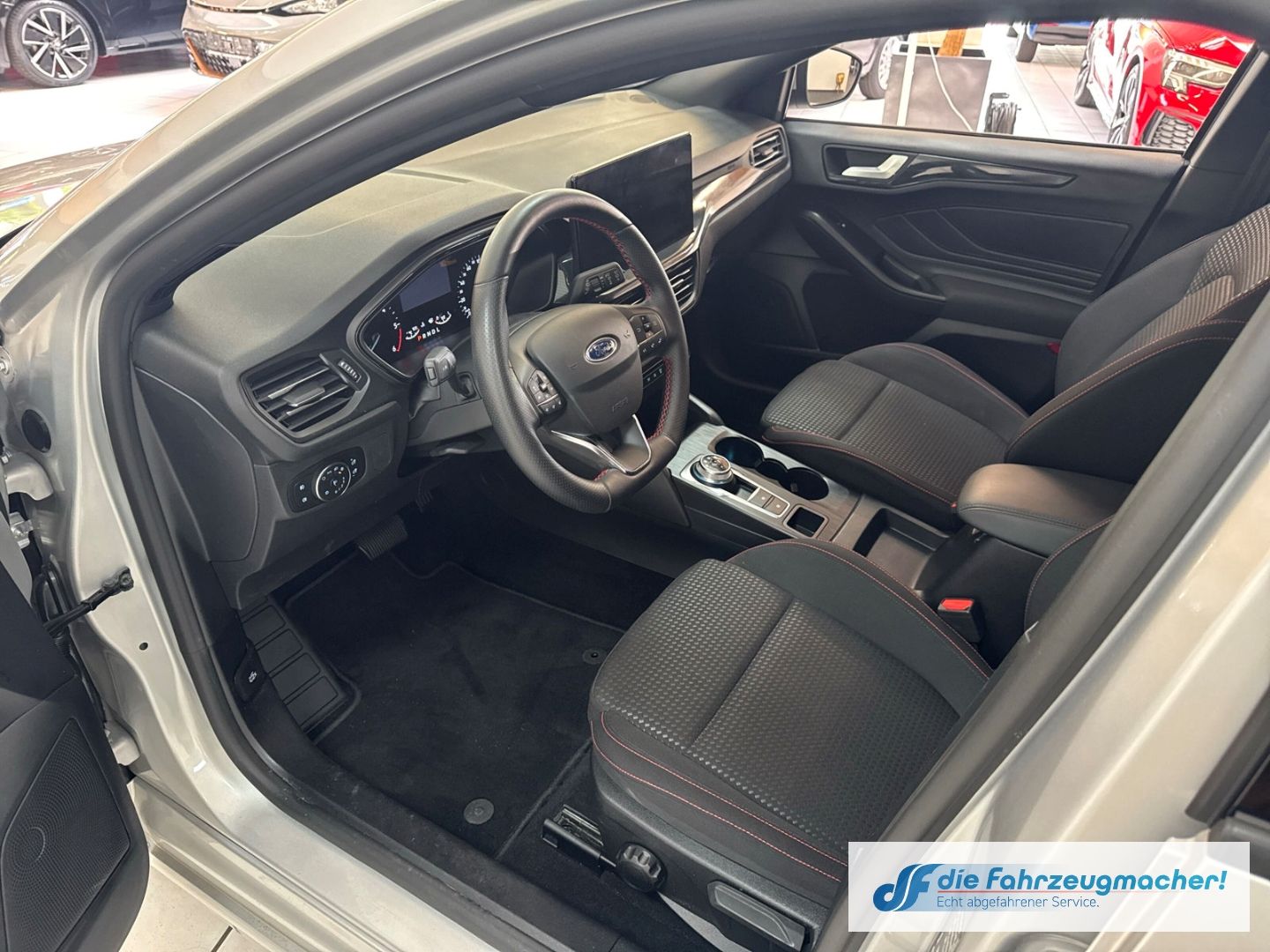 Fahrzeugabbildung Ford Focus ST-Line Navi LED ACC Apple CarPlay Android