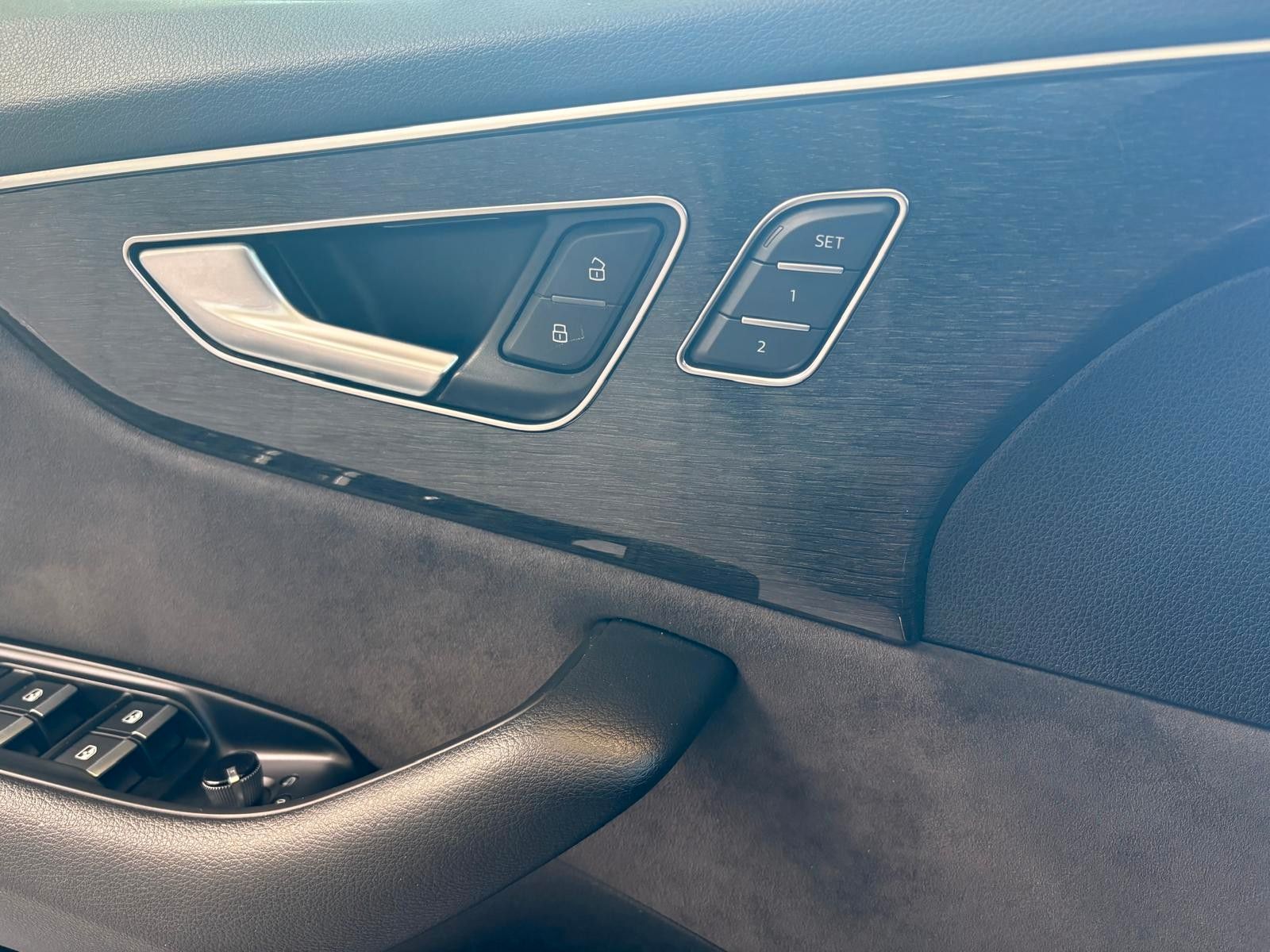 Fahrzeugabbildung Audi Q8 50 TDI s sitze raute, hud 22 zoll allradlenk