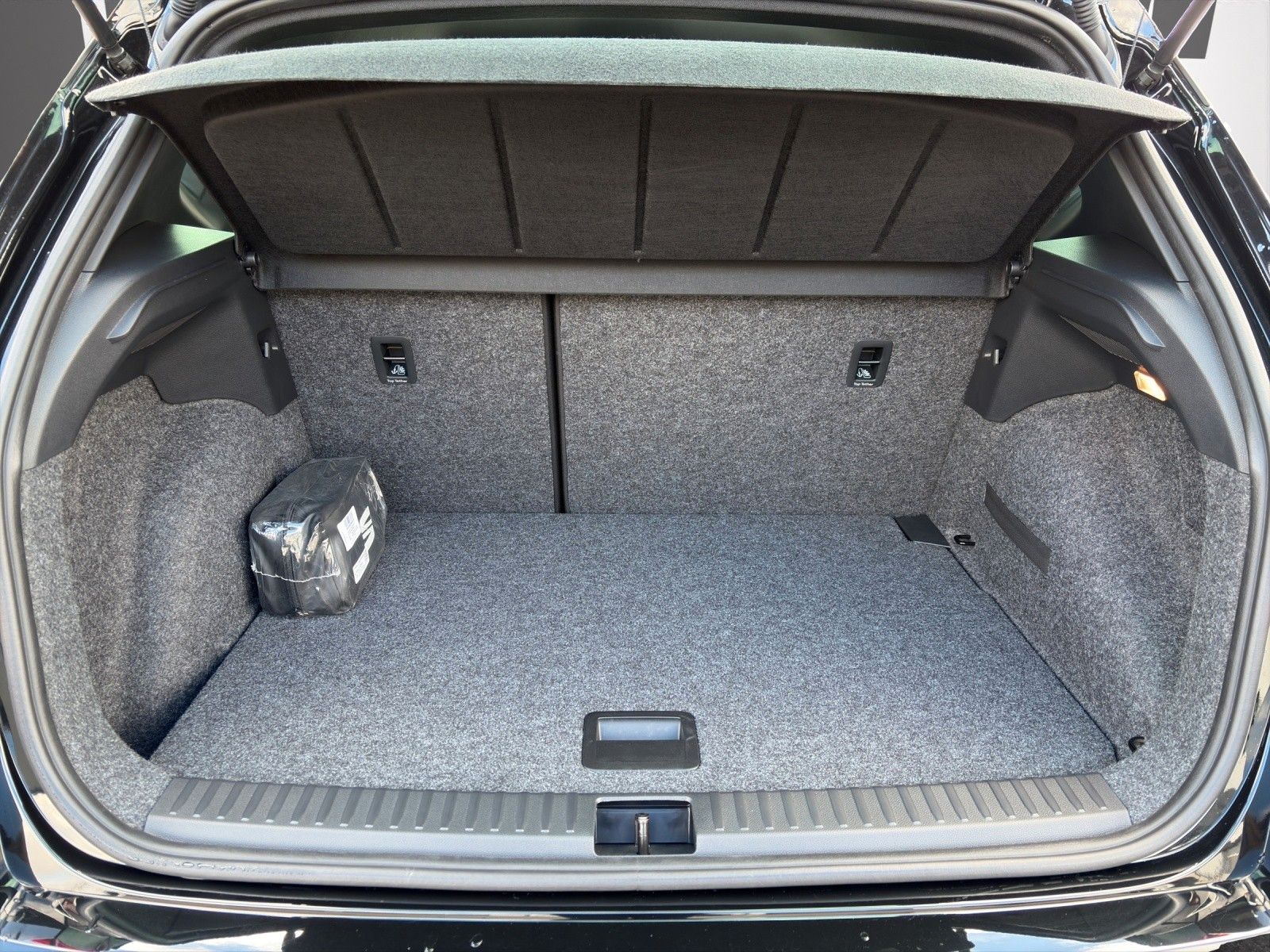 Fahrzeugabbildung SEAT Arona FR 1.0 TSI DSG AHK/ACC/RFK/SHZ/VOLLLED/KES