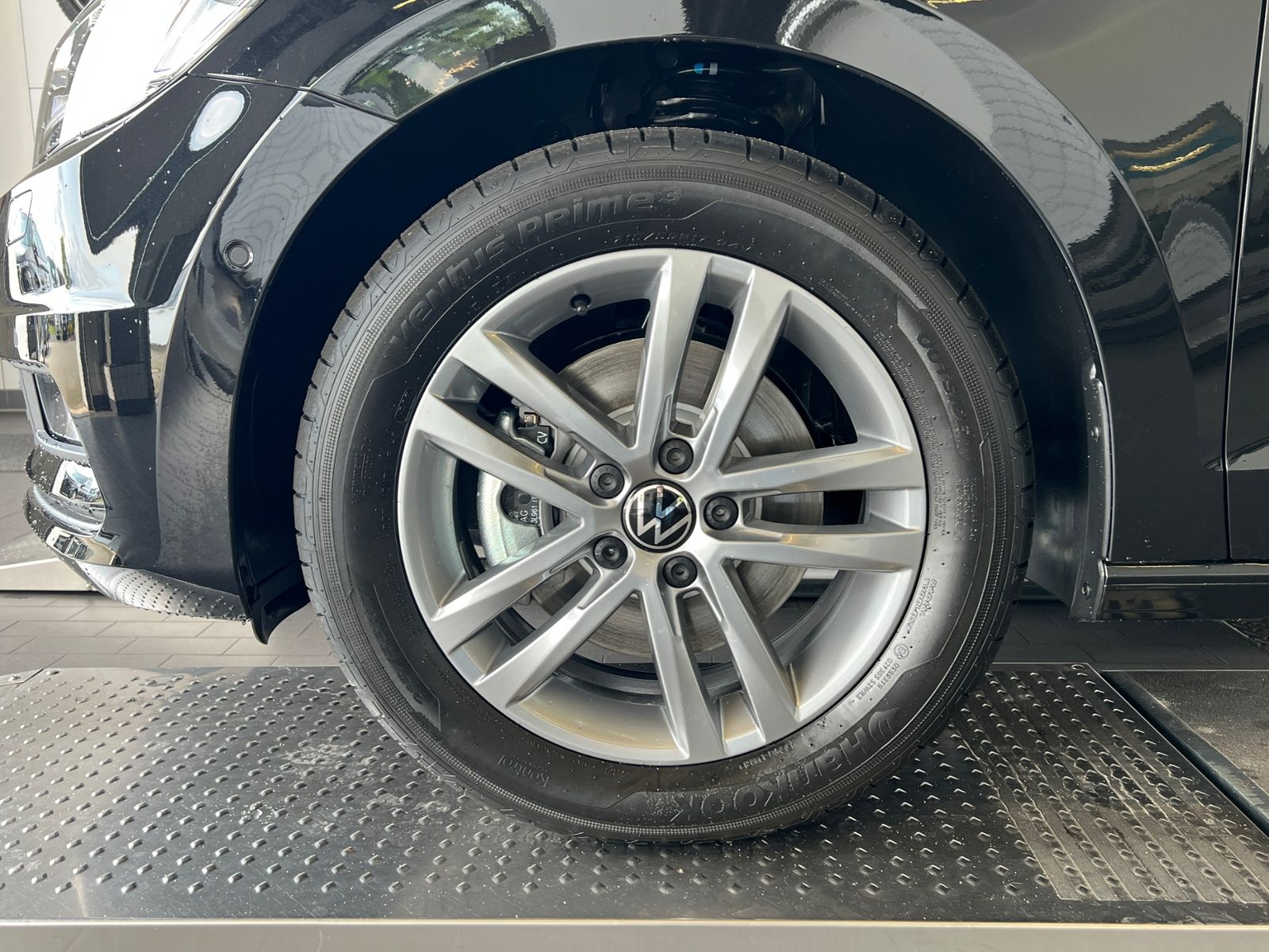 Fahrzeugabbildung Volkswagen Touran Comfortline 1.5 TSI DSG *AHK, LED, 7Sitze