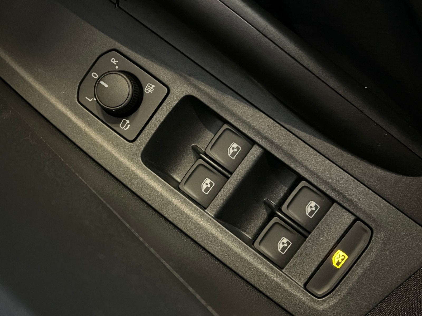 Fahrzeugabbildung SKODA Fabia TOUR 1.0 TSI DSG *Navi,ACC,Sitzheizung*