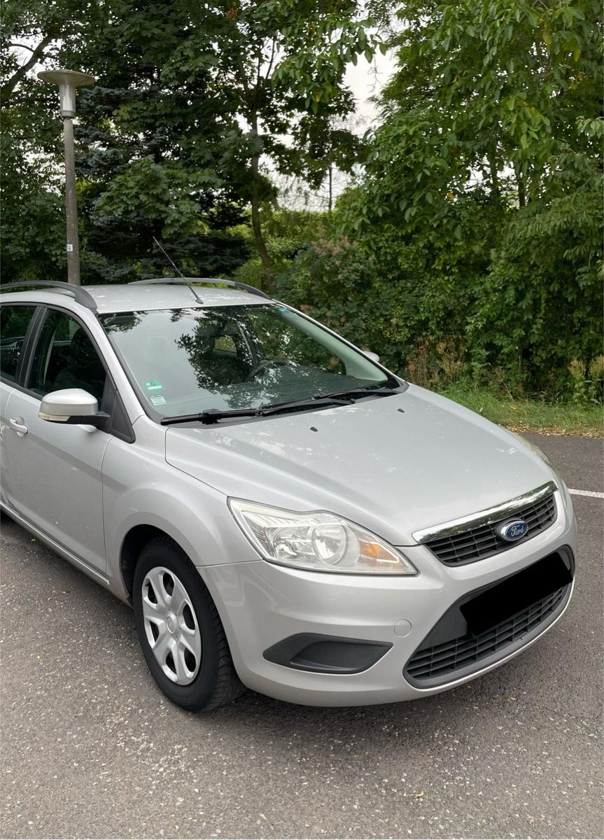 Ford Focus 2010 — interior