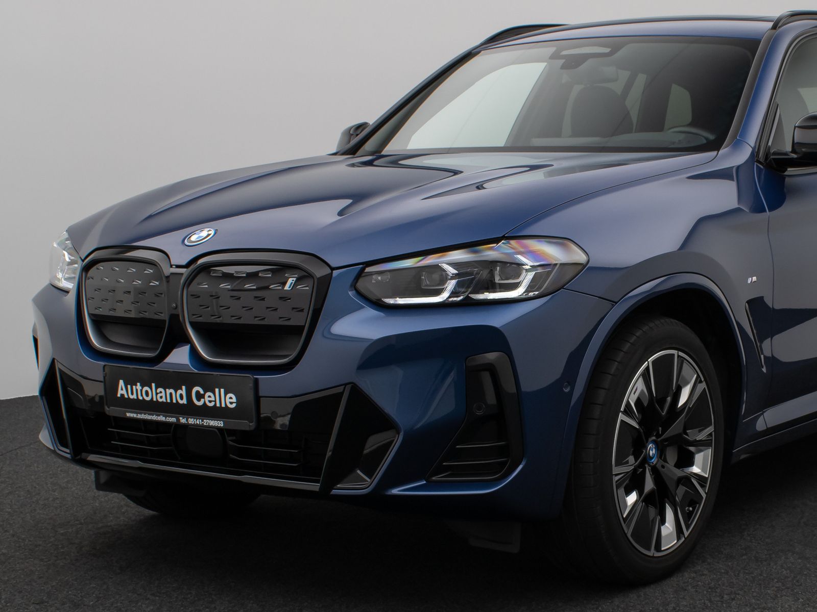 Fahrzeugabbildung BMW iX3 M Sport Impressive Panorama 360° HUD DAB H/K