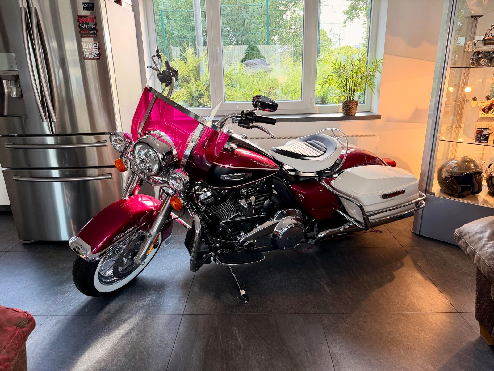 Harley-Davidson ELECTRA GLIDE HIGHWAY KING  234/750 MAGENTA HIFI