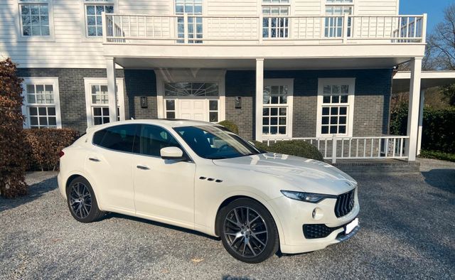 Maserati Levante 3.0 Diesel Gran Lusso ,Panorama,360 Cam