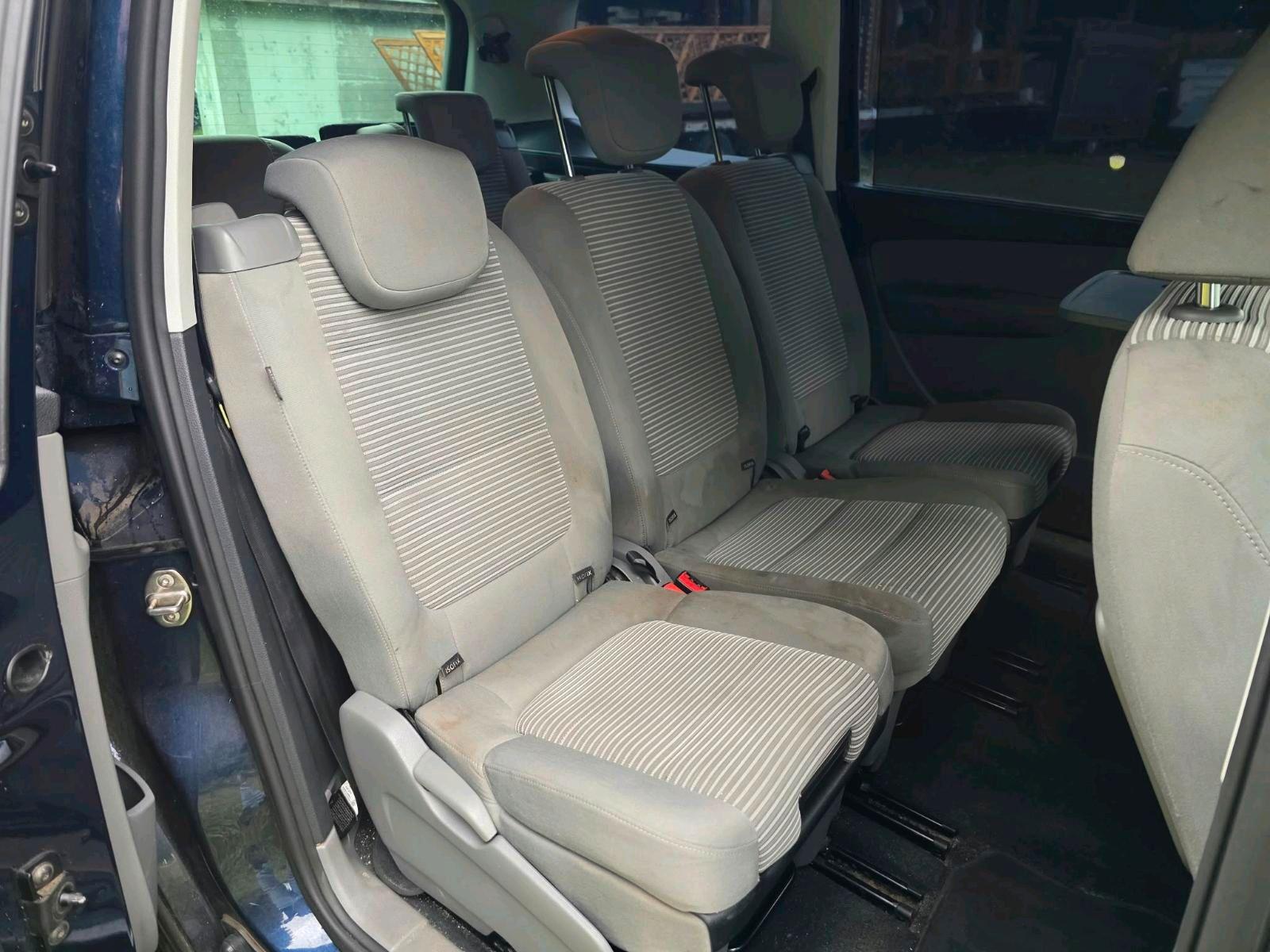 Seat Alhambra 2010 — photo 8