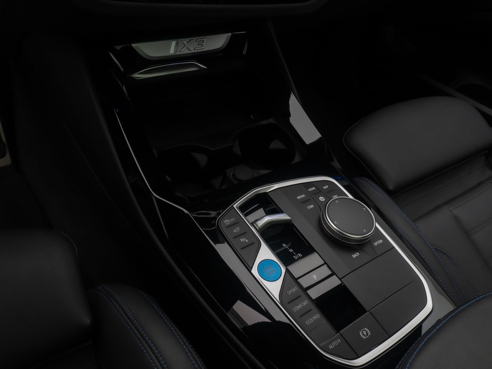 Fahrzeugabbildung BMW iX3 IMPRESSIVE H/K 360&deg;Panorma HUD DAB Sport 20"