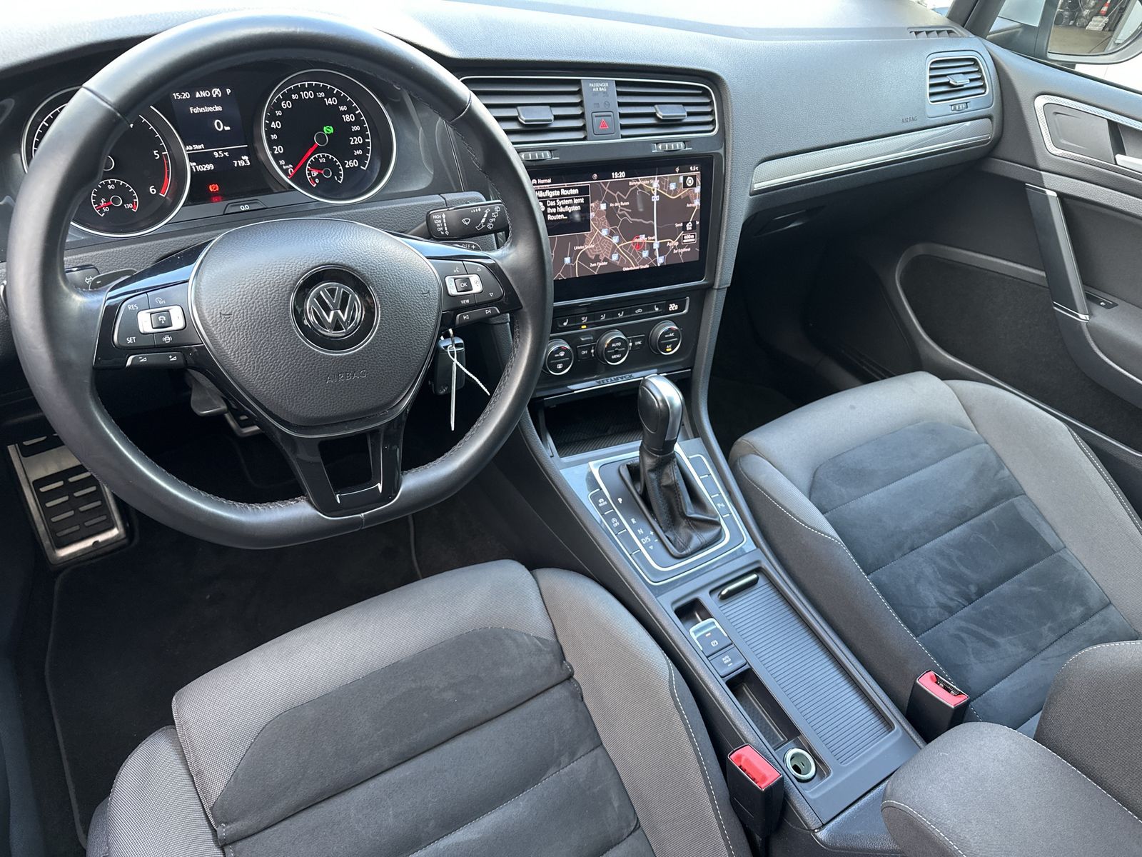 Fahrzeugabbildung Volkswagen Golf Alltrack 2.0 TDI 4M DSG NAV+LED+ACC+18ZO+PP