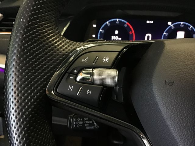 Fahrzeugabbildung Skoda Octavia Style Combi 2.0 TDI DSG/Navi/AHK/HUD/ACC