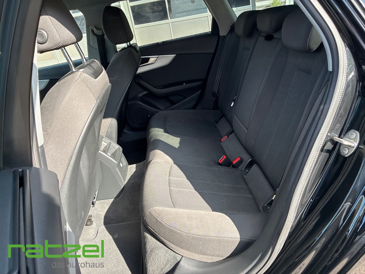 Fahrzeugabbildung Audi A4 Avant 35 TFSI S tronic Navi LED El. Heckklapp
