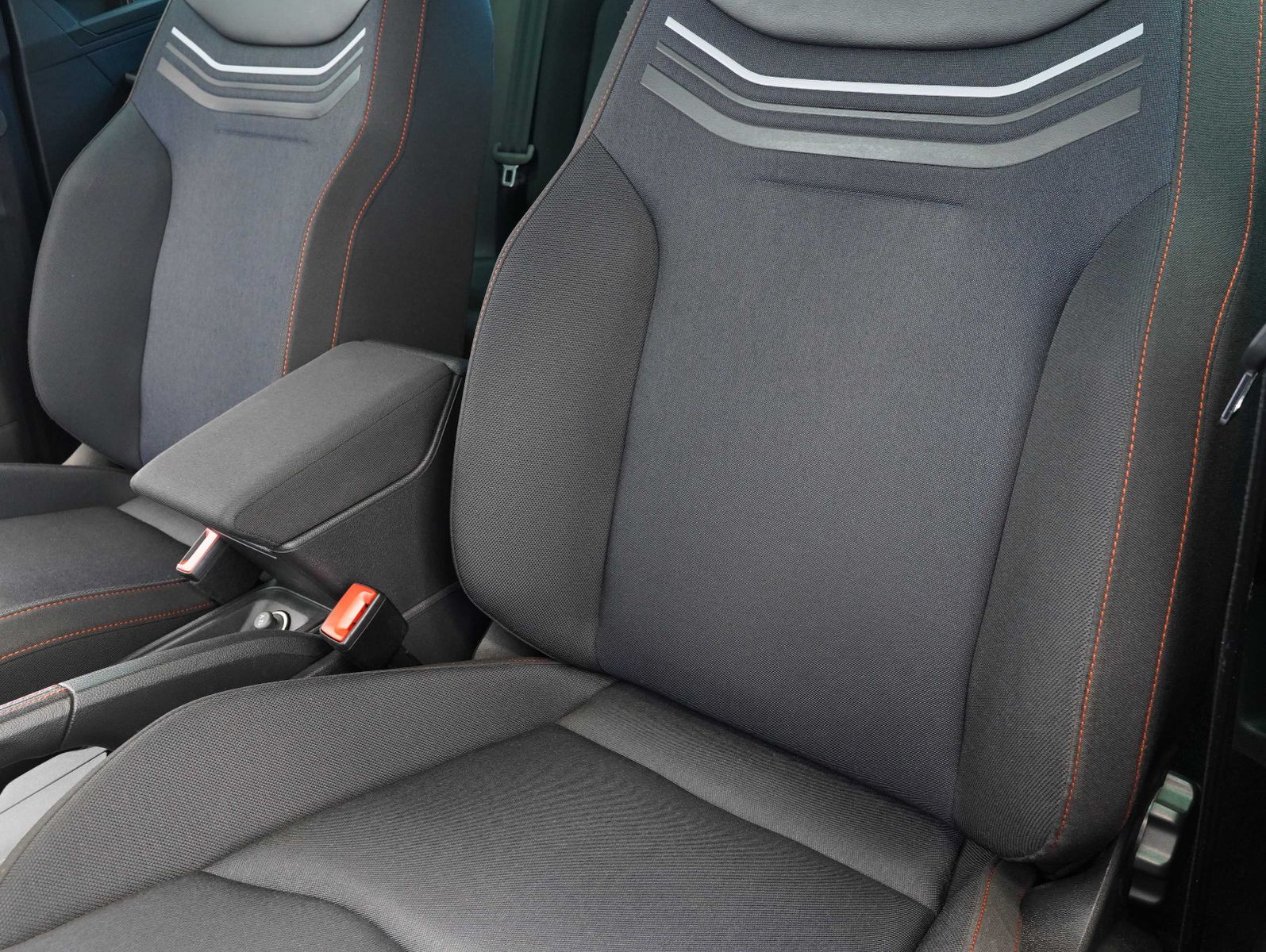 Fahrzeugabbildung SEAT Ibiza 1.0 TSI FR Beats LED/NAVI/CARPLAY/ACC/CAM