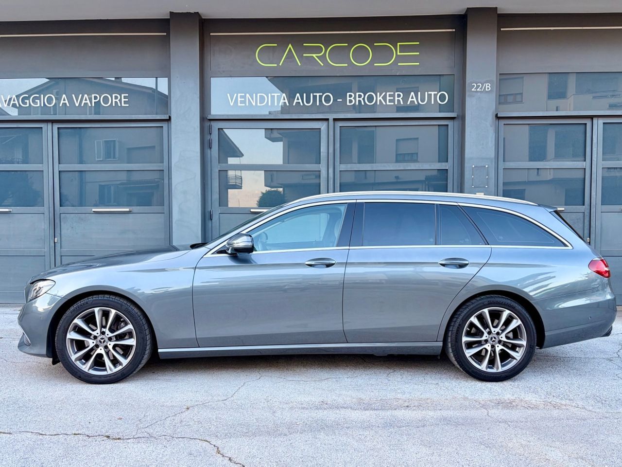MERCEDES-BENZ Mercedes-benz E 220 4 MATIC BOOK MERCEDES SEDILI