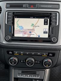 Volkswagen Tiguan - 11