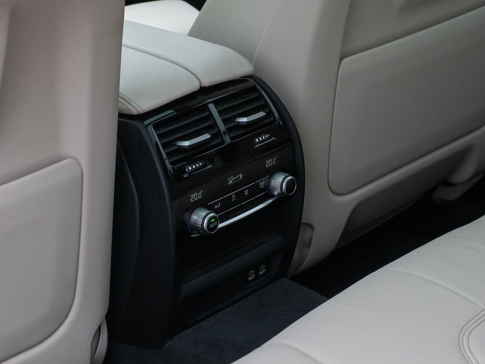 Fahrzeugabbildung BMW 530d  Panorama Kamera Laser HUD DAB HiFi Komfort
