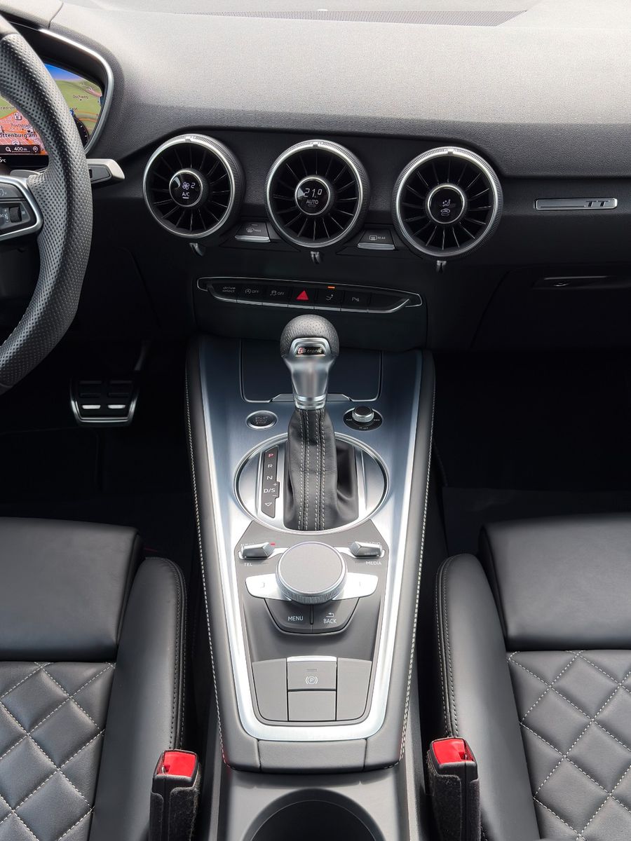 Fahrzeugabbildung Audi TT Coupe 1.8 TFSI S Line B&O CAM Tempomat Leder