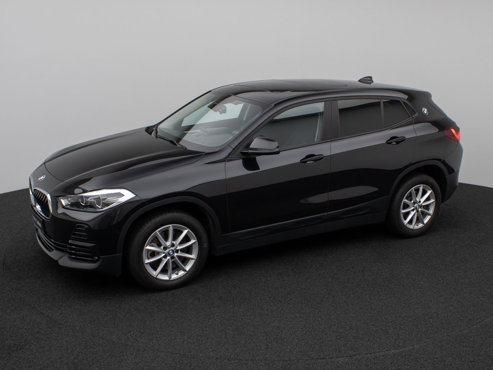 Fahrzeugabbildung BMW X2 sD20d Panorama NaviPlus HUD DAB HiFi Alarm