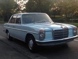 Mercedes-Benz 200/8 - blaue Mercedes-Benz 200