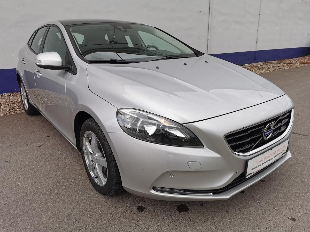 Volvo V40 2015 — rear view