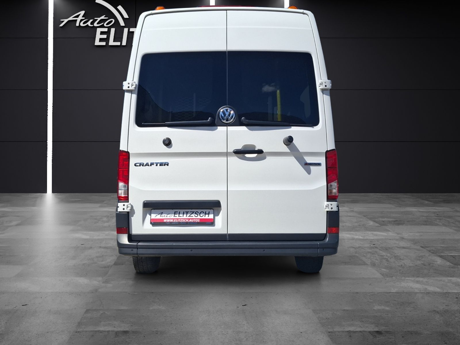 Fahrzeugabbildung Volkswagen Crafter Kombi 35 MR DSG 4Mo.8-Si Rollstuhlrampe