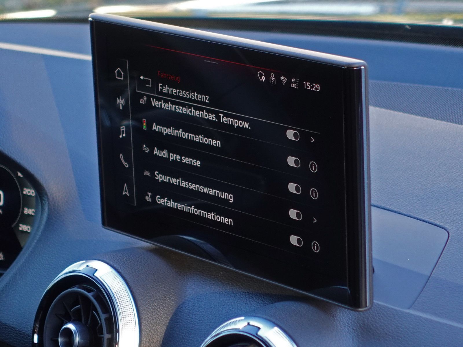 Fahrzeugabbildung Audi Q2 35 TFSI S line Matrix HiFi Kamera AHK ...