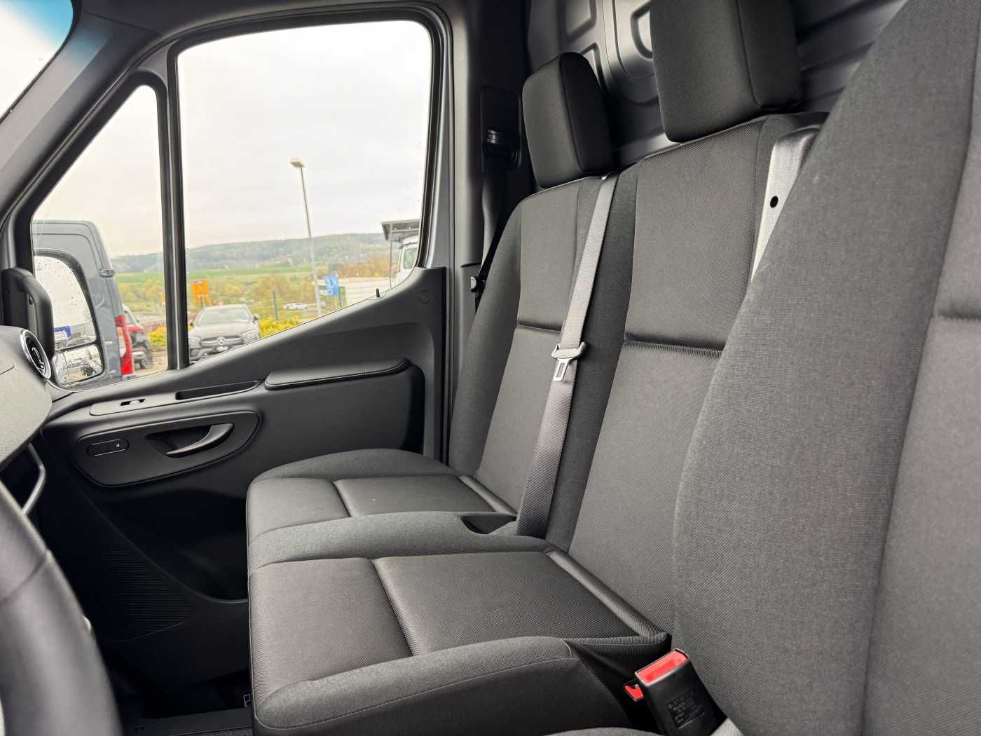 Fahrzeugabbildung Mercedes-Benz Sprinter 319 CDI 4x4 3665 Klima Standheiz AHK