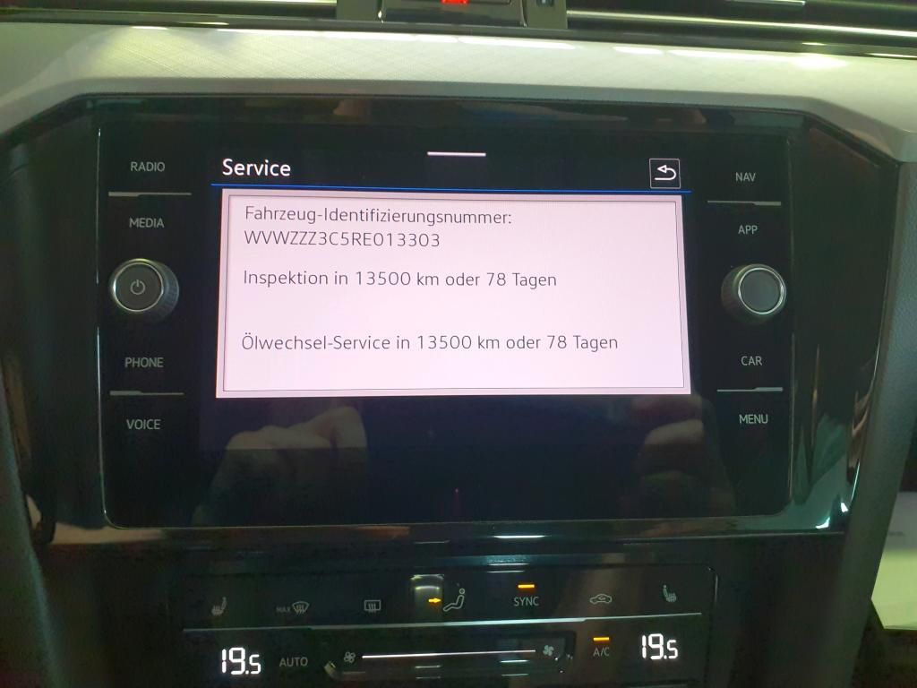 Volkswagen Passat Variant Business 1.5 TSI DSG AHK*RFK*PDC