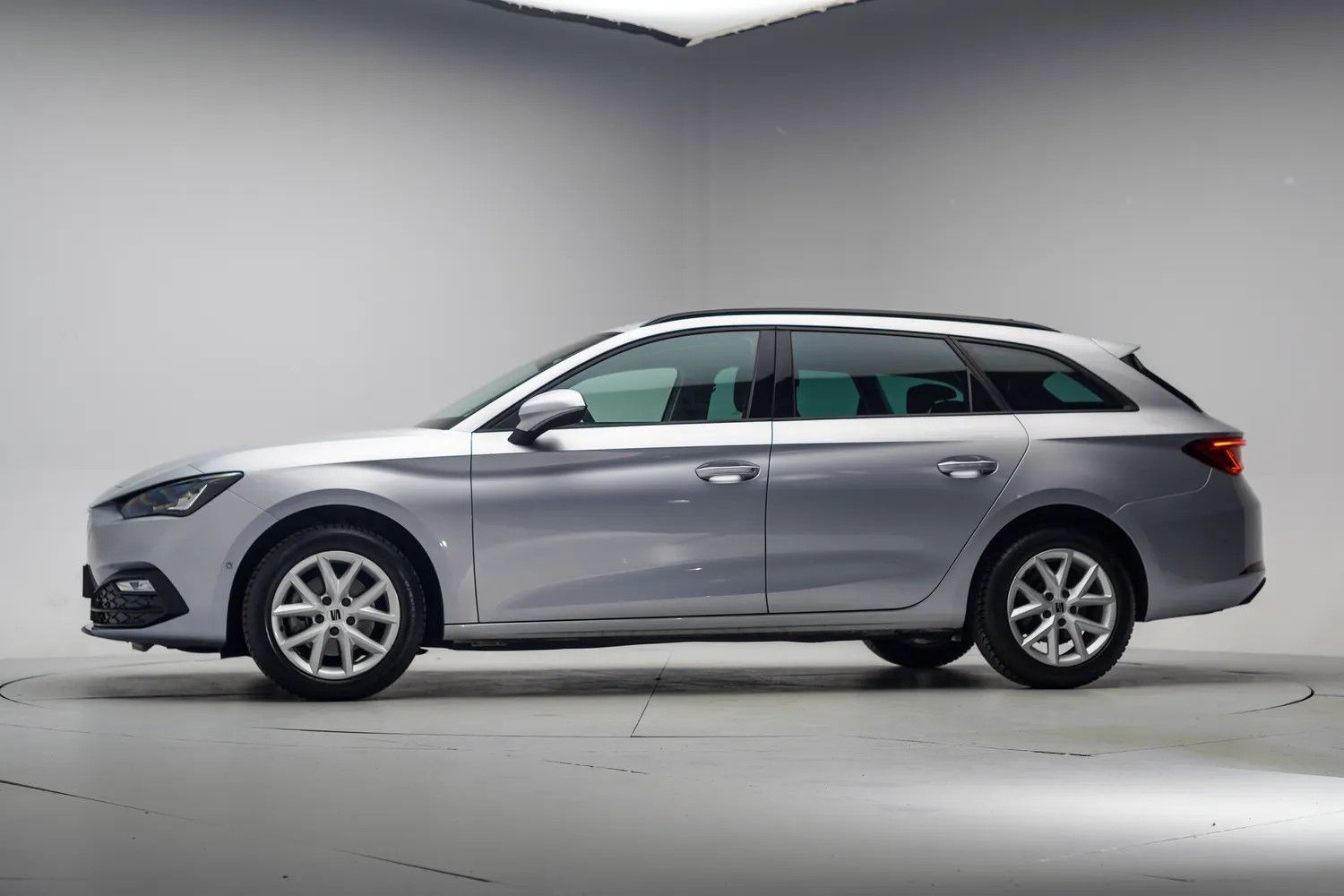 Seat Leon Sportstourer 1.0 TSI Style Business Intense imagem 2