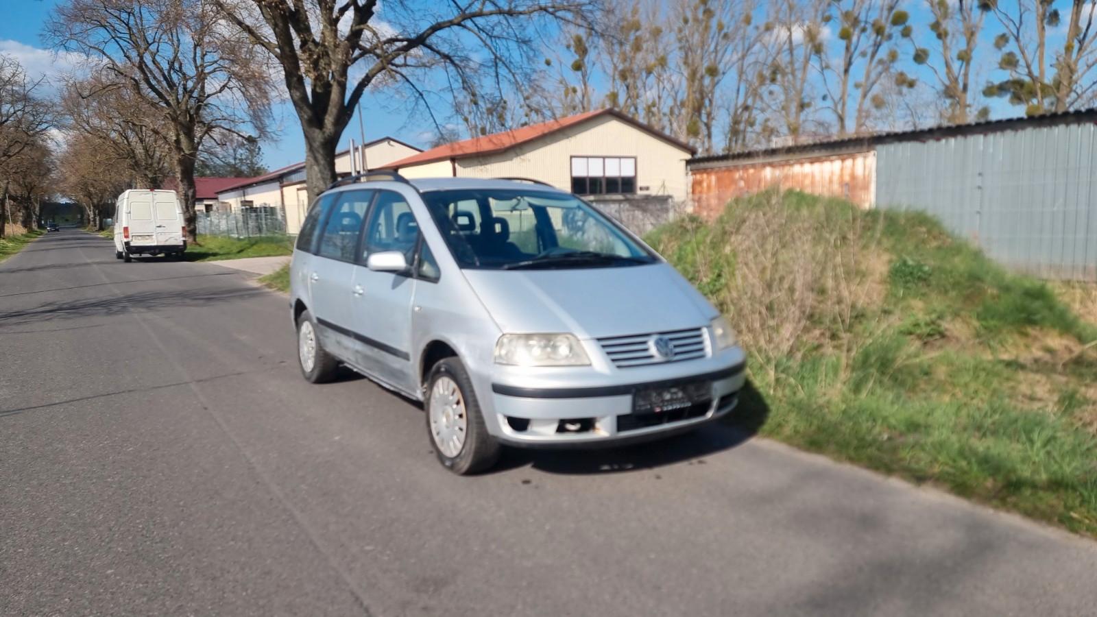 Volkswagen Sharan 2.0 Benzin / 7-Sitze